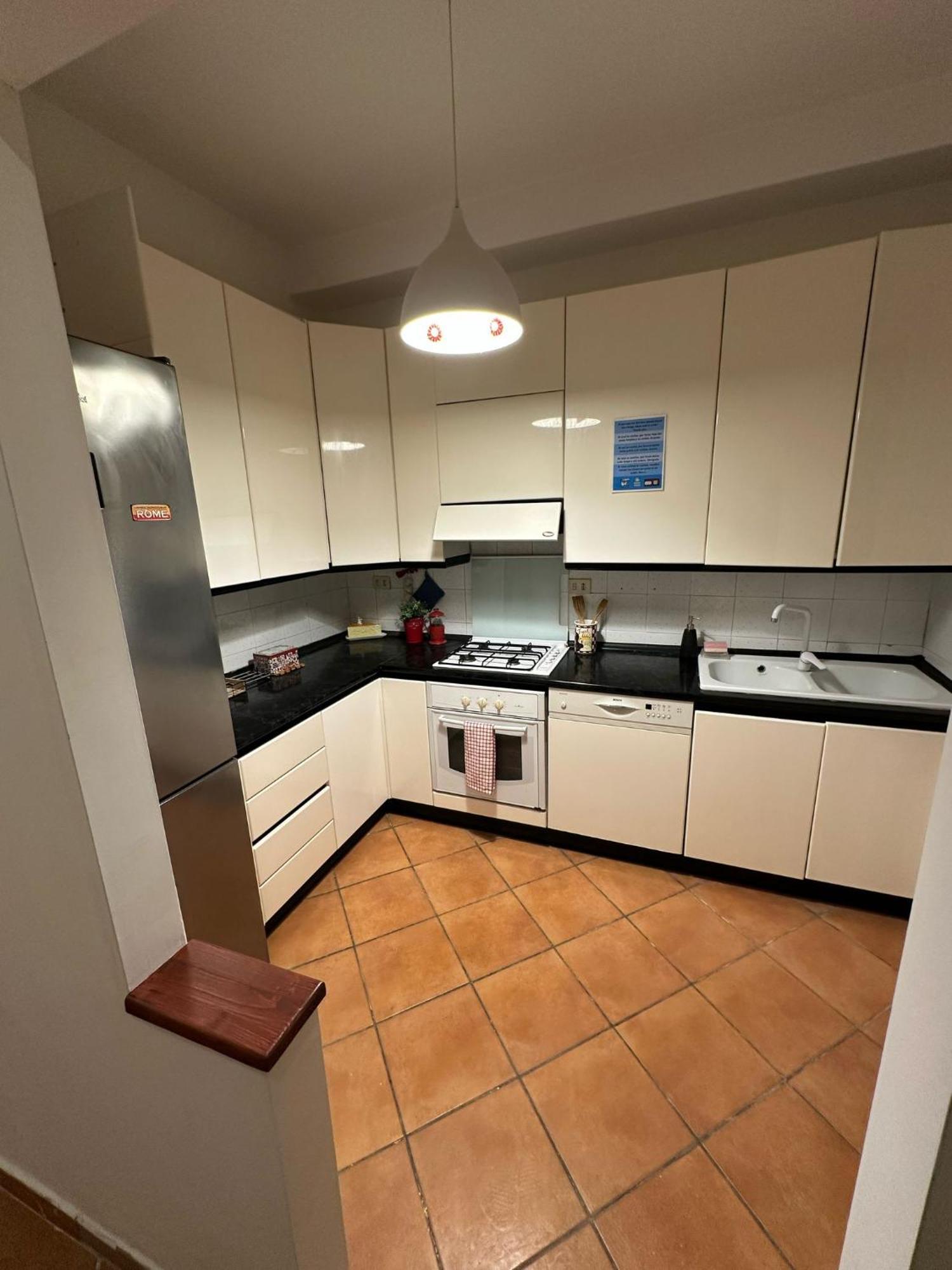 Ideal For Travelers, Local Vibes, Ensuite Bathroom Rom